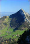 5D3_01148  -  <strong>Mont Julioz<br/>Zoom sur Mont Devant, Mont Derrière (Bellecombe-en-Bauges), les chalets du Sollier et le Roc des Bœufs.</strong><br/>Le Châtelard - Avril 2017