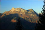 5D3_10475  -  <strong>Dent de Pleuven-Trelod-Dent des Portes<br/>Le soleil se lève sur le Colombier et la Dent de Rossanaz</strong><br/>Doucy-en-Bauges - Octobre 2017