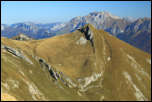5D3_10564  -  <strong>Dent de Pleuven-Trelod-Dent des Portes<br/>Le synclinal perché du Bonnet de Tirebras devant la Tournette</strong><br/>Doucy-en-Bauges - Octobre 2017