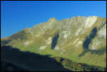 IMG_37182  -  <strong>Traversée Pécloz - Mont d'Armenaz - Pointe de la Fougère<br/>En montant au Pécloz, vue sur le vallon d'Arclusaz avec les chalets des Arbets sous la Dent d'Arclusaz.</strong><br/>Ecole (73) - Septembre 2016