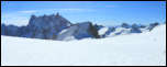IMG_21974-21975  -  <strong>En descendant vers le Col du Gros Rognon, les télécabines de la Vallée Blanche devant les Grandes Jorasses, la Dent du Géant, le Gros Rognon, les Aiguilles Marbrées, le Grand Flambeau et la Pointe Helbronner, l'Aiguille de Toule et l'Aiguille d'Entrève.</strong></br> Chamonix - Avril 2015