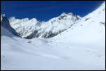 IMG_29908  -  <strong>Col de la Vanoise<br/>Derrière nous, les chalets de la Glière, le refuge des Barmettes et l'arrivée du télésiège du Génépi. Au fond, l'Aiguille des Corneillets, l'Aiguille de Chanrossa, le Petit Mont Blanc et les Dents de la Portetta</strong>	<br/>Pralognan-La-Vanoise - Mars 2016